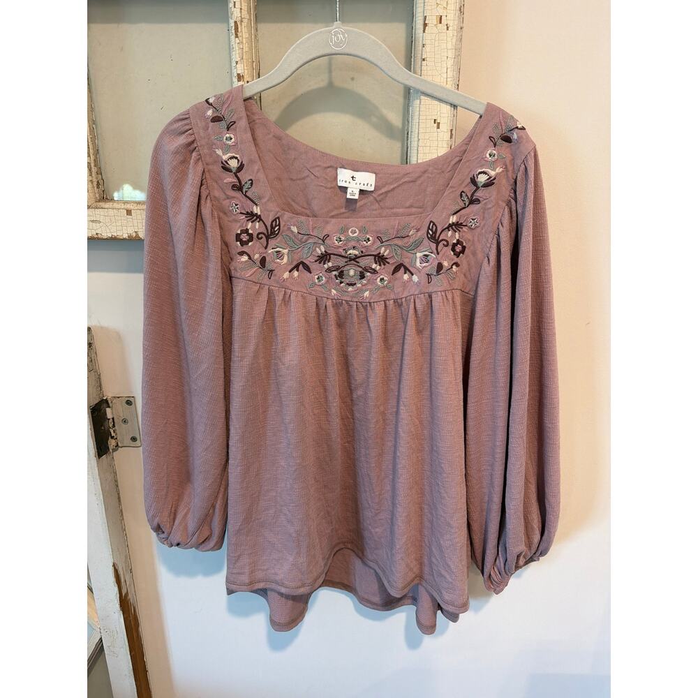 True Craft size large mauve colored top with embroidery
